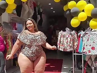 GRBN - Plus-size LATINA Fat GOLDEN BOOTY - 01