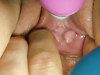 Close Up pulsing Slit Play and squirts.