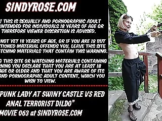 Steampunk lady at Swiny castle vs red anal terrorist