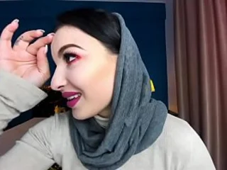 See this attractive Muslim bi-atch have fun with her pussy on cam for you - live and real!