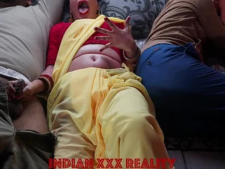 Desi Step Mommy's Opprobrious Talk: Indian Xxx Cosplay & Wet Pussy Fucking close to Step Son