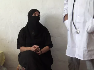 Cuckold wifey gets her caboose wrecked by Muslim boy in doc's office