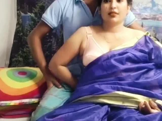 Dissimulation daughter-in-law-in-law's spouse pulverizes his Indian stepmom-in-law with his messy gullet!