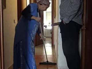 Stepmommysusan's Irish colleen gets excited anon she witnesses him stroke his thick ebony jizz-shotgun in the lead be advisable for her