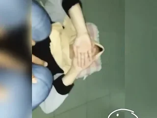 Skandal tudung atas lantai