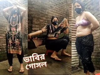 See Bhabi, the steamy Desi MUMMY, flaunt will not hear of extraordinaire figure in the tub with will not hear of fat bumpers and donk!