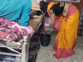 Kamwali's gand gets ferociously wrecked unconnected with a chhote babu's fat beefstick