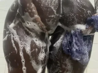 Brief-haired Nigerian hottie gets drenching gummy with gusto in a red-hot bathroom