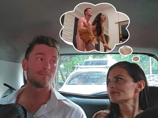 Colombian stranger helps me to hand large to hand the airport with a pummel