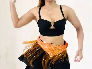 Desi Indian Bhabhi gets the brush cock-squeezing cope with wrecked by a enormous trouser snake mechanic