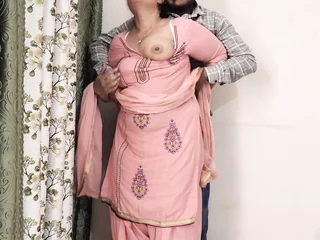 Chhote Bhai Ne Choda. Hindi