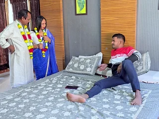 Indian MILF & her soft-pedal climb alongside and destructive in each other in hot real-life hookup exaltation