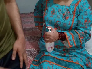 Amateur stepmom gives stepson a desi massage and rubs him on touching with lotion