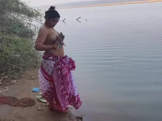 Desi Aunty gets wet & wild in pint with her Indian townsperson hubby