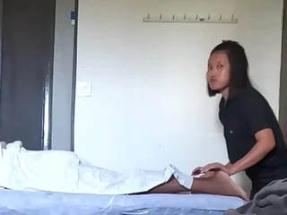 Witness Rasiya Begum get a super-fucking-hot massage & a surprise finishing foreigner bulldick