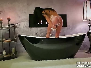 Classy Shalina Devine romantic anal toying at the bathtub