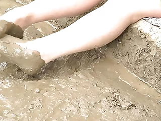 UK MILF Tights in mud. Feet rubbing inexperienced wife